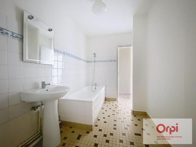 Appartement 3 pièces, 61 m² à louer à Montluçon 03100