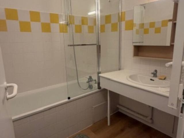 Appartement, 3 pièces, 62 m², CC / mois Réf: TYR A7 VINC 256338