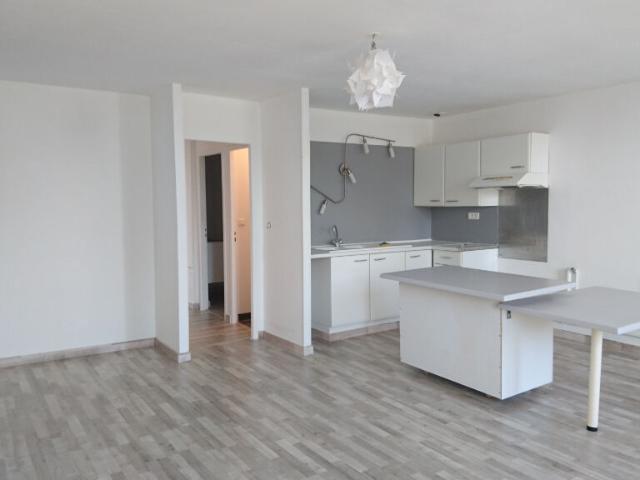 Appartement 3 pièces, 67 m² à louer à Pons 17800