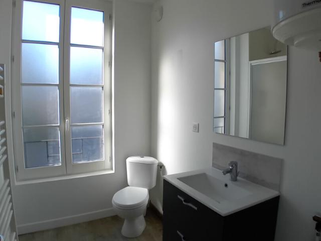Appartement 3 pièces, 64 m² à louer à Barbezieux Saint Hilaire 16300