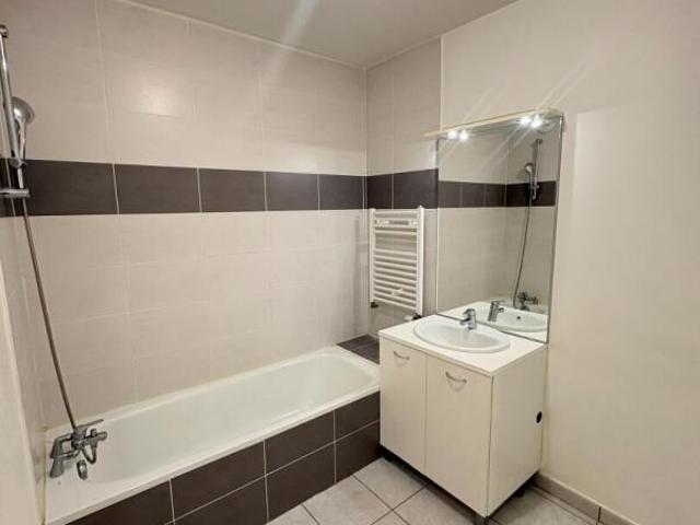 Appartement 3 pièces, 65 m² à louer à Vénissieux 69200