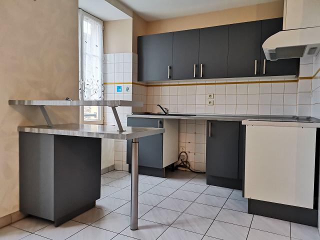 Appartement 3 pièces, 68 m² à louer à Saint Geniez d'Olt et d'Aubrac 12130