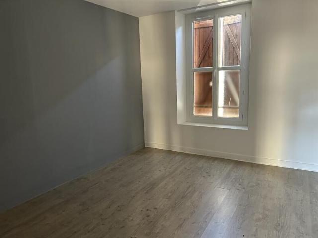 Appartement 3 pièces, 68 m² à louer à Sainte Foy la Grande 33220