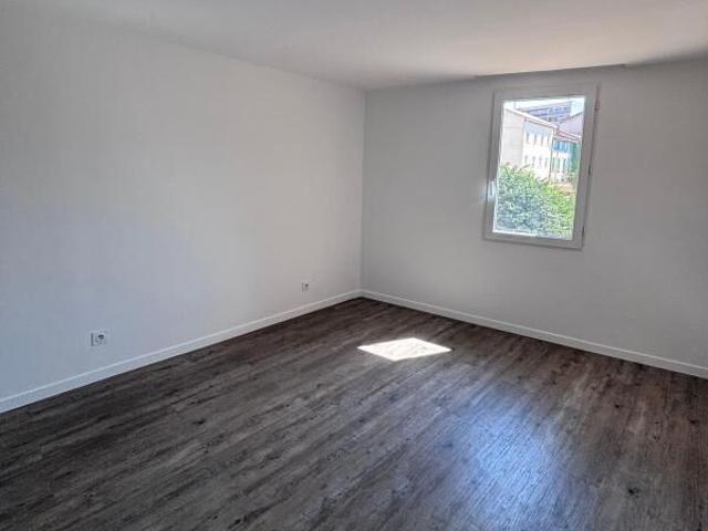 Appartement 3 pièces, 69 m² à louer à Toulon 83200