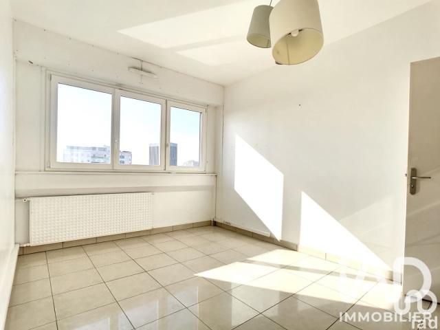 Appartement 3 pièces, 69 m² à louer à Courbevoie 92400