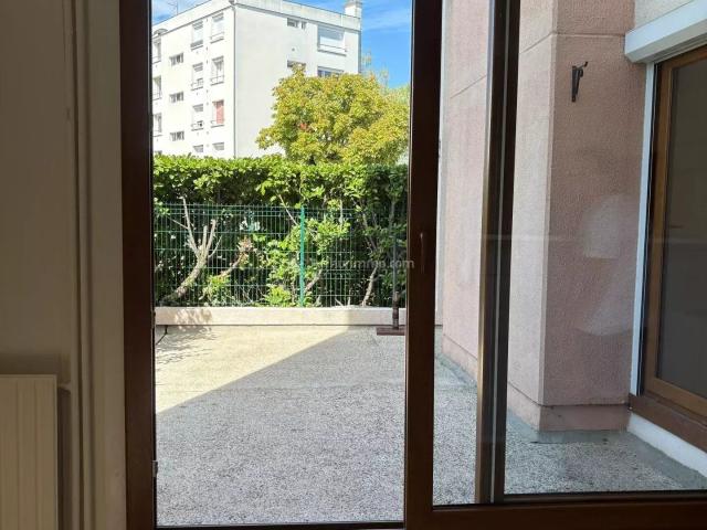 Appartement 3 pièces, 69 m² à louer à Décines Charpieu 69150