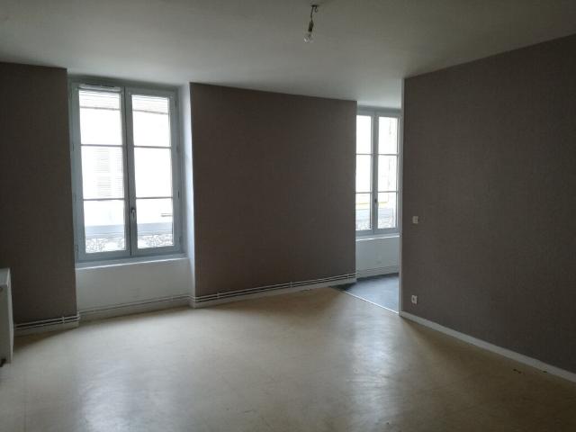 Appartement 3 pièces, 69 m² à louer à La Châtre 36400
