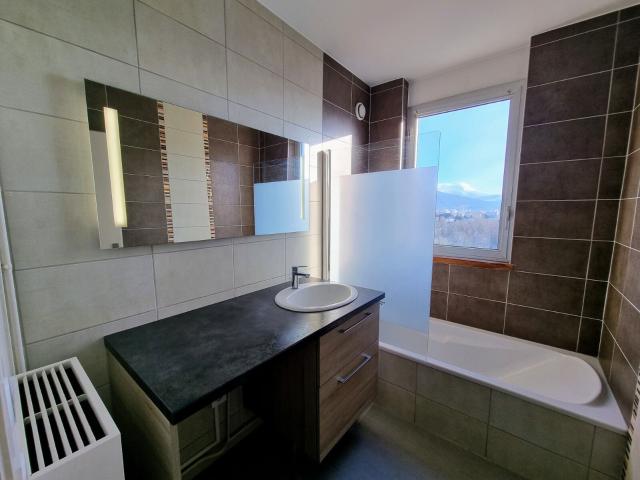 Appartement 3 pièces, 77 m² à louer à La Tronche 38700