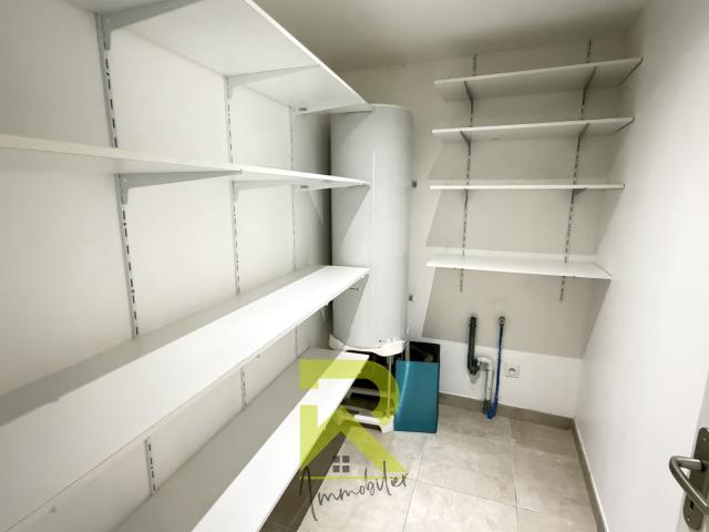 À LOUER Beau duplex d'environ 74 m2 à Agde avec parking sé