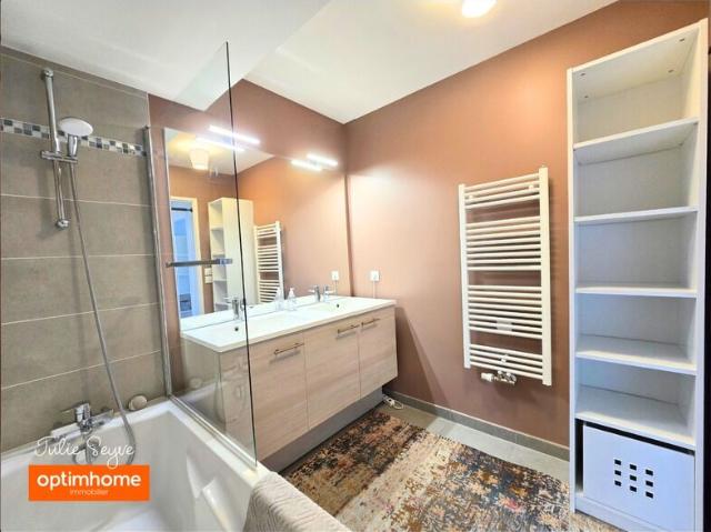 Appartement 3 pièces, 74 m² à louer à Cessy 01170