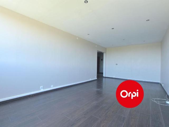 Appartement 3 pièces, 75 m² à louer à Saint Priest 69800