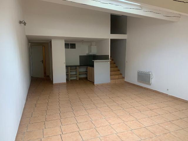 Appartement 3 pièces, 76 m² à louer à La Roquebrussanne 83136
