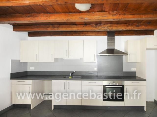 Appartement 3 pièces, 78 m² à louer à Péron 01630