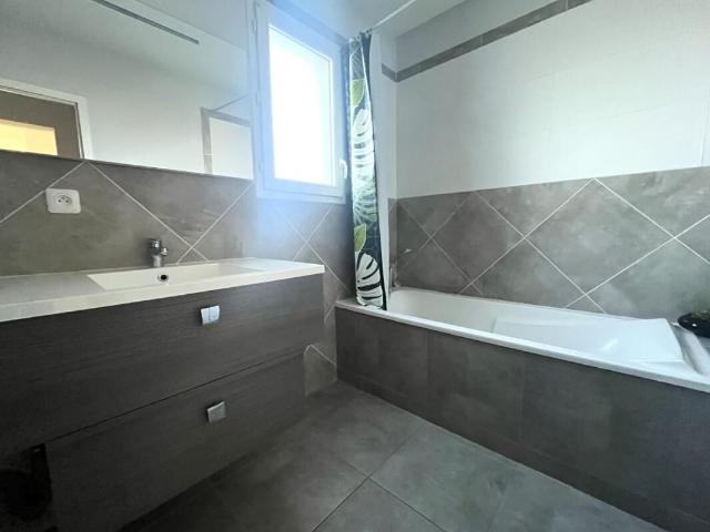 Appartement 3 pièces, 78 m² à louer à Santa Lucia di Moriani 20230
