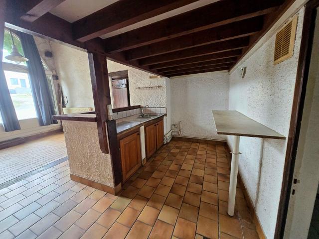 Appartement 3 pièces 79 m2 en rez de chaussée PROCHE DOLE