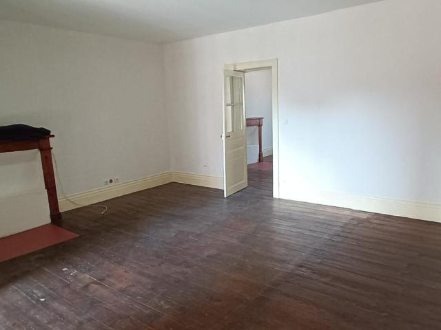 Appartement 3 pièces, 79 m² à louer à Decazeville 12300