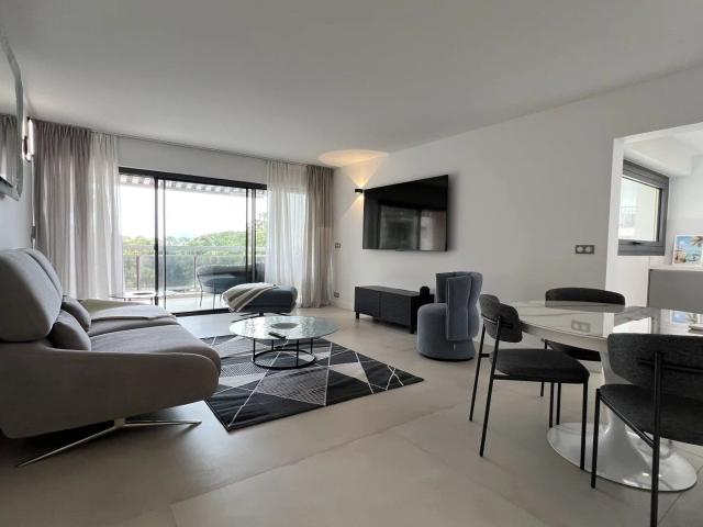 Appartement 3 pièces, 83 m² à louer à Cannes 06400