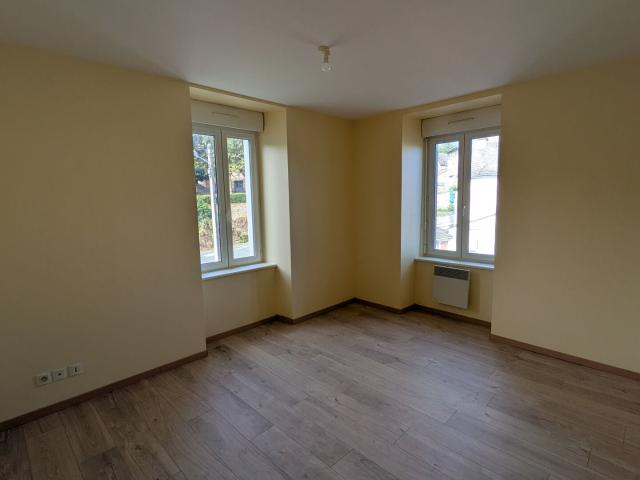 Appartement 3 pièces, 80 m² à louer à Moyrazès 12160