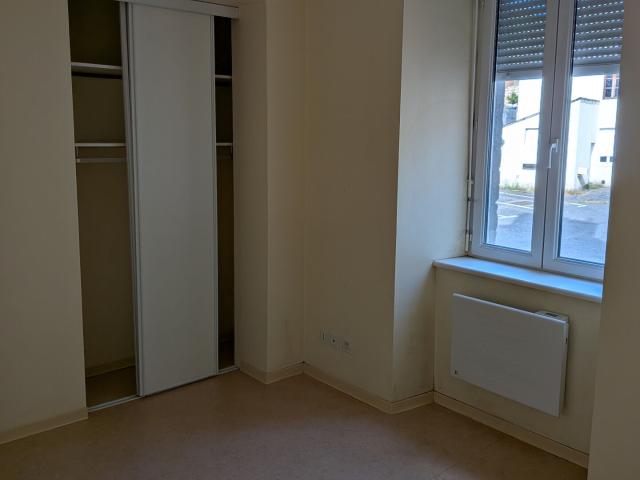 Appartement 3 pièces, 80 m² à louer à Moyrazès 12160