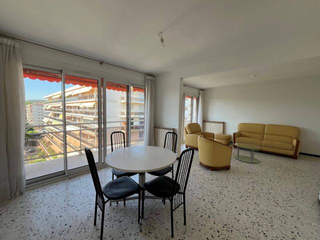 Appartement 3 pièces 80m2 Aix en Provence parking balcon