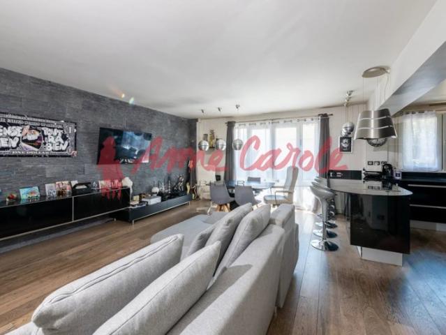 APPARTEMENT 3 PIECES 82 M2 + parking et cave