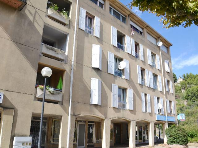 Appartement 3 pièces, 84 m² à louer à Apt 84400