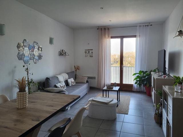 Appartement Agde 3 pièces. Vue sur l'Hérault