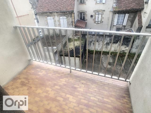 Appartement 3 pièces, 94 m² à louer à Montluçon 03100