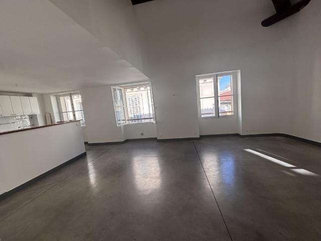 Appartement 3 pièces, 98 m² à louer à Marseille 1 13001