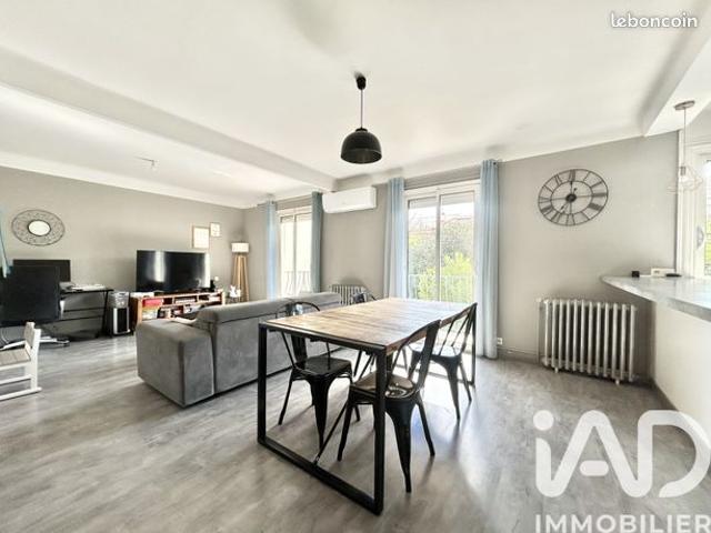 Studio 3 pièces 100 m²