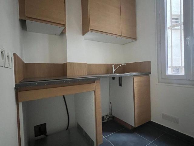 Appartement 3 pièces 101, rue de la BOETIE