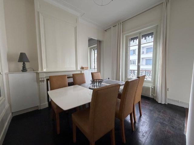 BROTTEAUX / PART DIEU T3 MEUBLÉ TRAVERSANT DE 103 M²