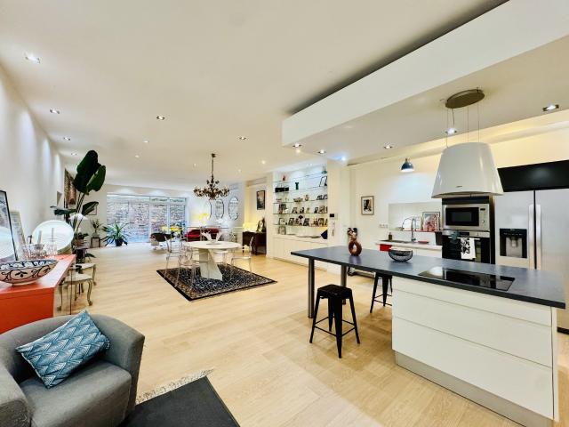 Appartement 3 pièces 151 m²