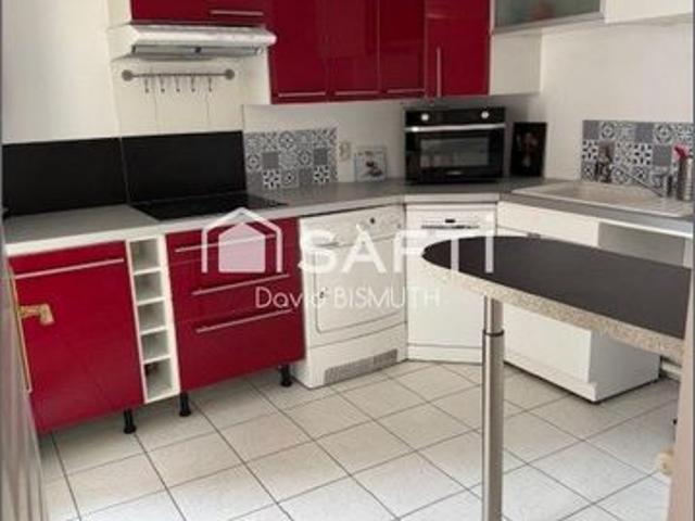 Appartement 3 pièces 2 chambres de 60 m2 Terrasse de 10 m2 Dernière étage DPE C