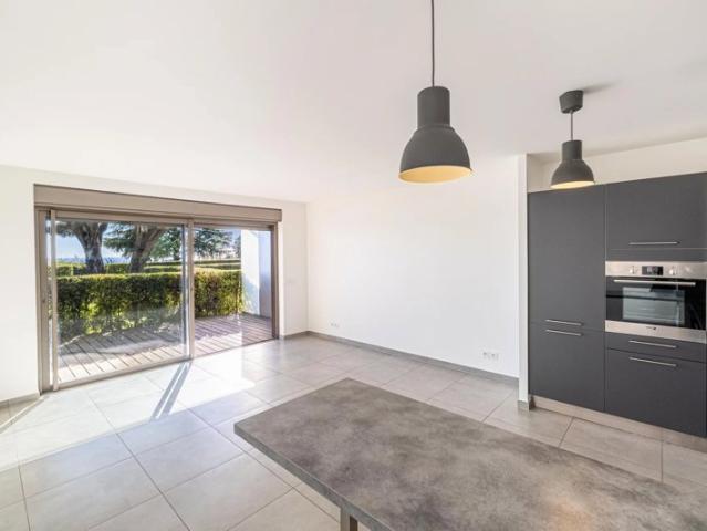 Nice Parc Imperial Magnifique 3 pièces en rez de jardin avec terrasse 24m2 vue mer