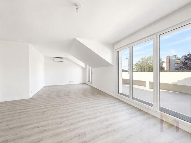 Appartement 3 pièces + terrasse 31m2 + Jardin privative 61 m2