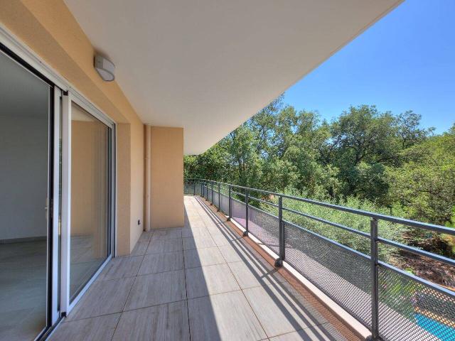 APPARTEMENT 3 PIECES / TERRASSE & DOUBLE PARKING