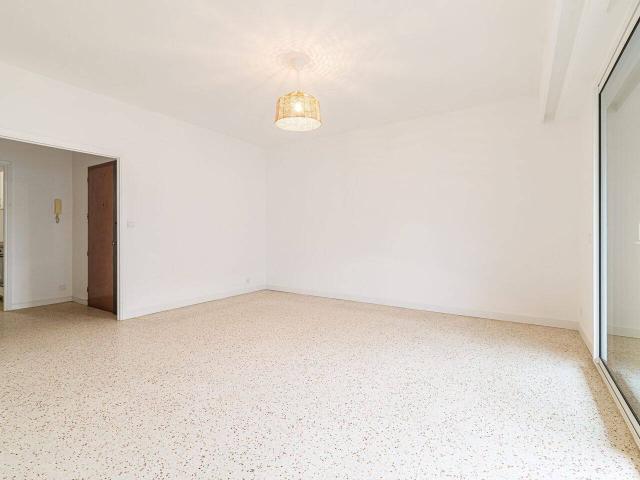 APPARTEMENT 3 PIECES / TERRASSE & GARAGE