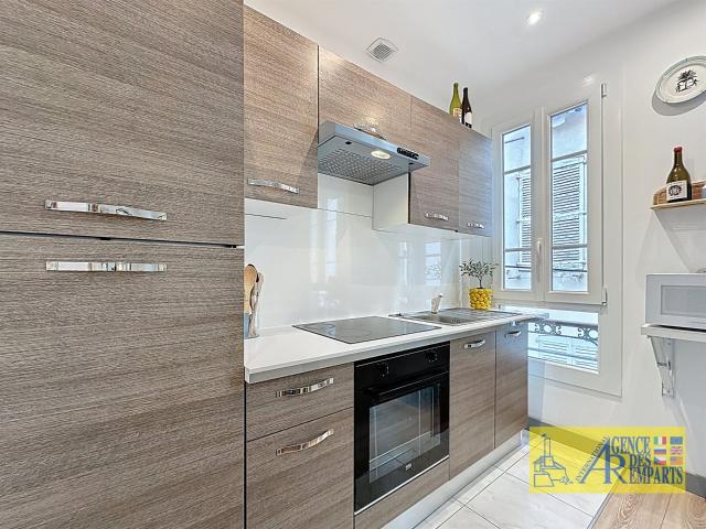 Appartement 3 pièces traversant au cœur du Vieil Antibes 39m² Antibes