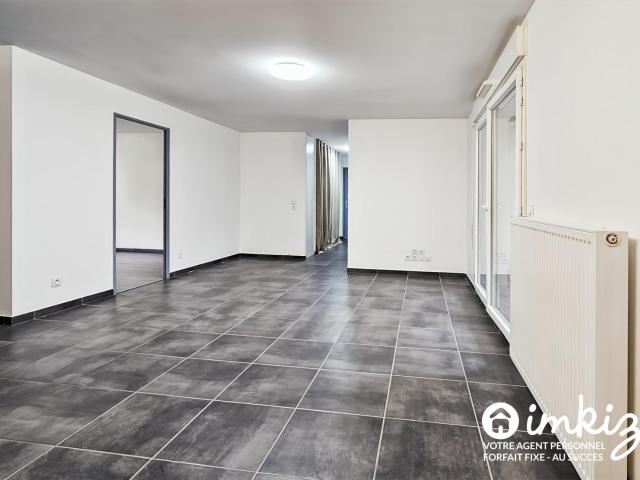 Appartement 3 pièces traversant avec balcon 10 m²