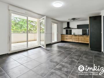 Appartement 3 pièces traversant avec balcon 10 m²