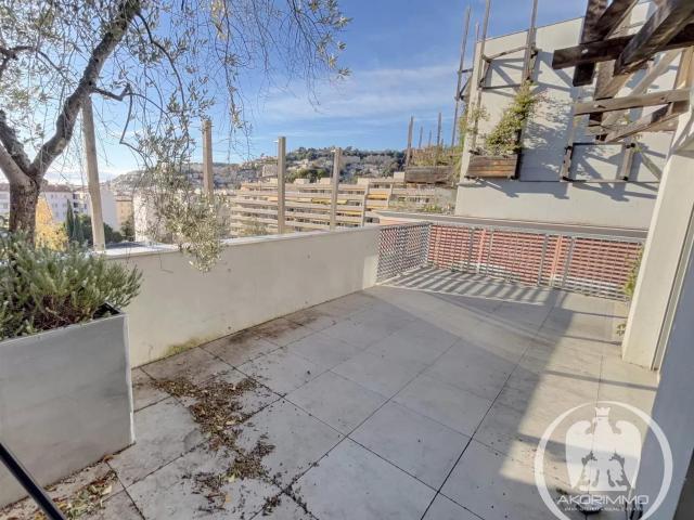 Appartement 3 pièces traversant situé à Gorbella 72m² Nice
