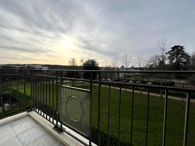 APPARTEMENT 3 PIECES VIDE VAUCRESSON QUARTIER CENTRE