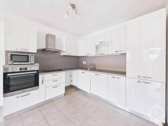 APPARTEMENT 3 PIECES VIDE 28 AV JEAN MOULIN DRAP CENTRE VILLE