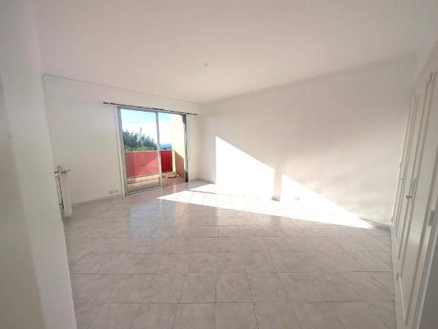 APPARTEMENT 3 PIECES VUE MER DANS RESIDENCE FERMEE