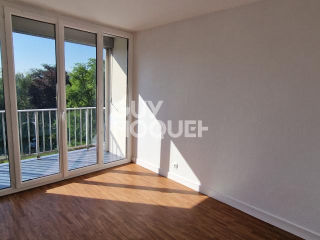Appartement 3 pièces à louer à Athis Mons Dernier étage avec balcon et parking