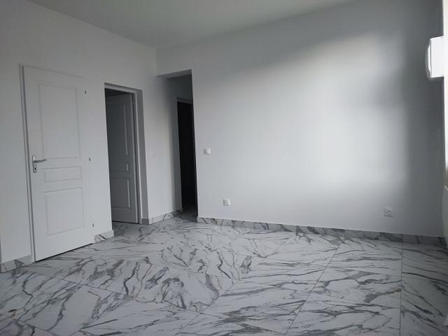 Appartement 3 pièces à louer en rez de chaussée Réf 1047