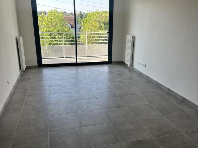 Appartement 3 pièces à louer: Vaux le penil