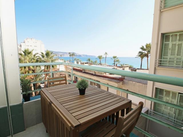 Appartement 3 pieces a vendre Nice Promenade des anglais au. 70m² Nice