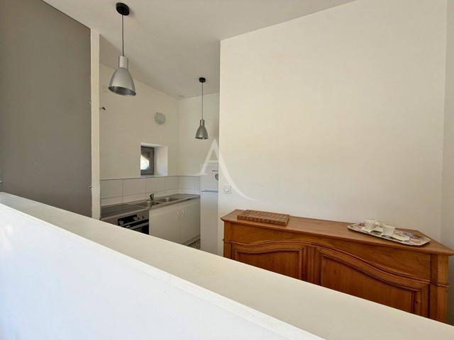 Appartement 3 pièces au dernier étage avec terrasse et balcon